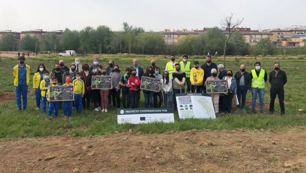 Escolares de Fátima participan en la plantación de árboles del Parque de Levante