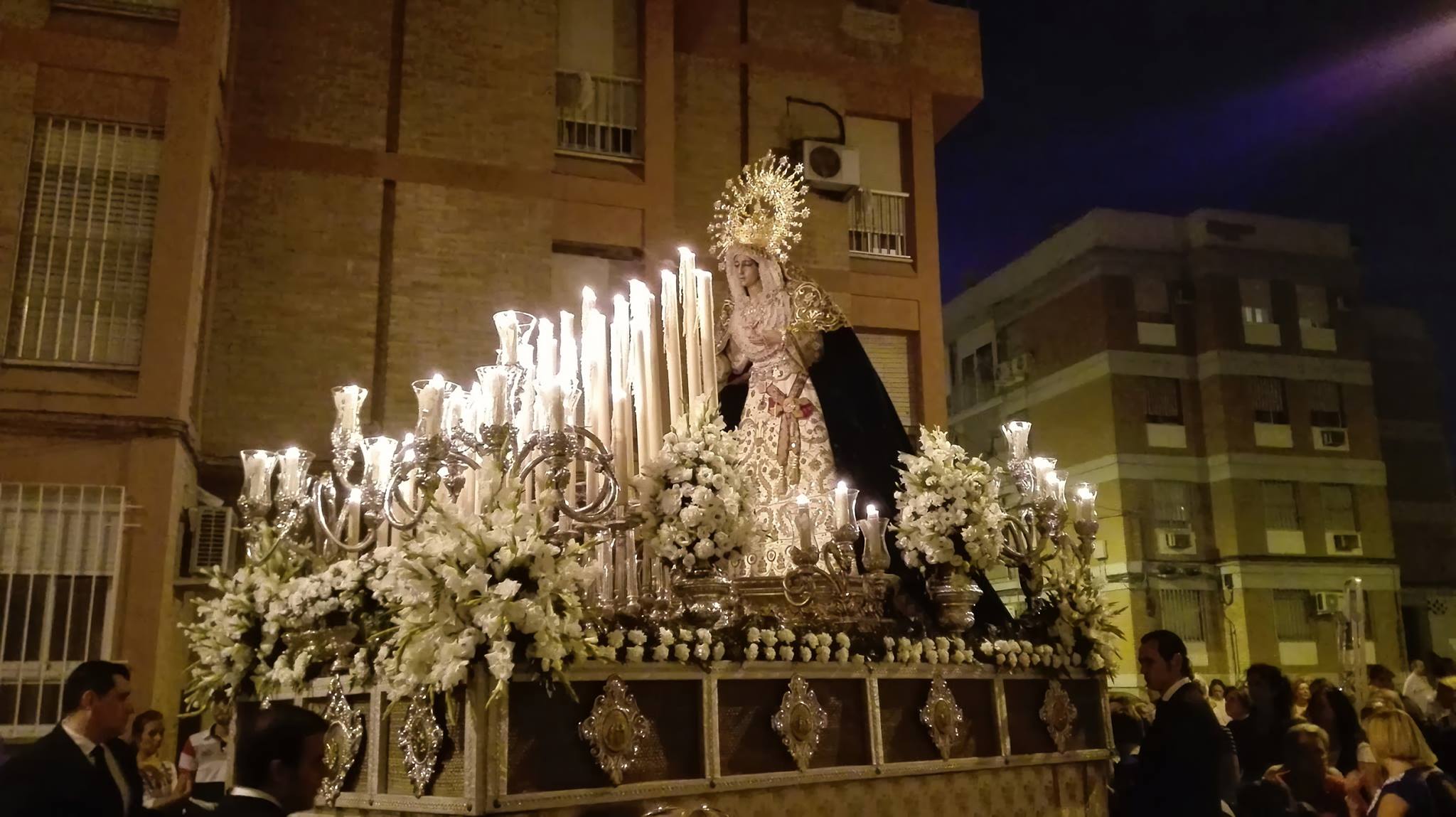 La pro hermandad de la O hace historia en una inédita procesión